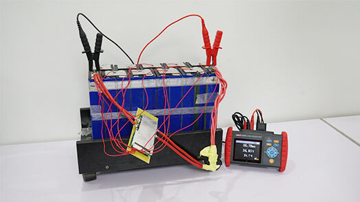 UT677A-Battery-Internal-Resistance-Tester.jpg Main image